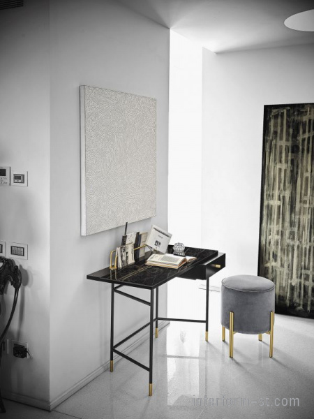 Итальянский письменный стол VANITY, BONTEMPI купить от фабрики BONTEMPI CASA в компании Interform studio с доставкой по России